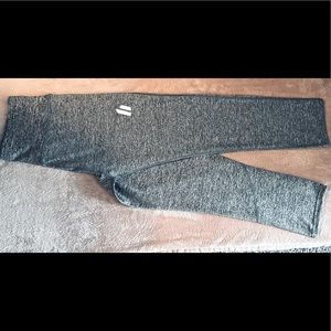 Never worn capri compression leggings